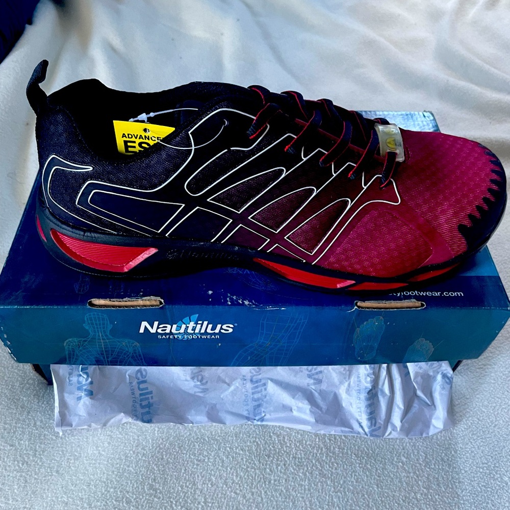 Nautilus carbon toe shoe